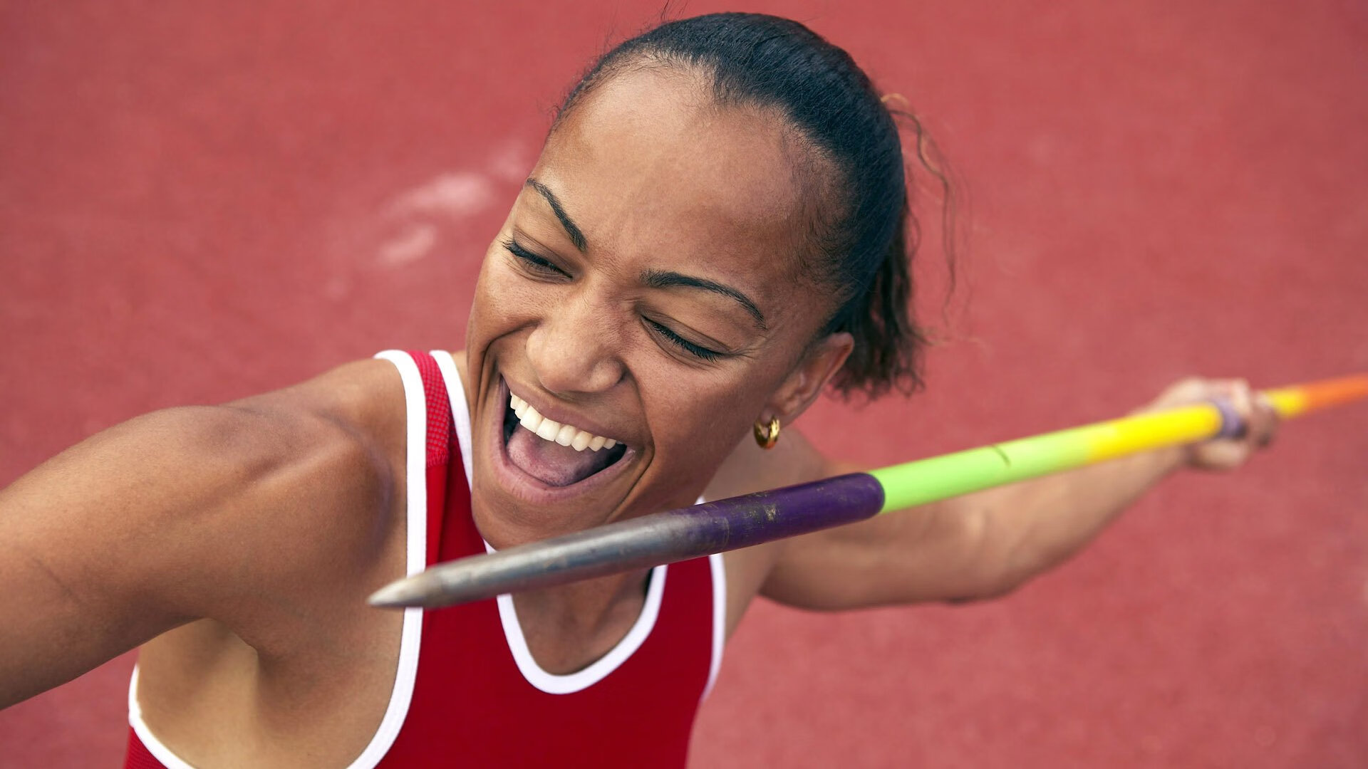 足球比赛中球队备战充分,全力以赴拼搏,足球队在比赛阶段主要以什么训练方法为主